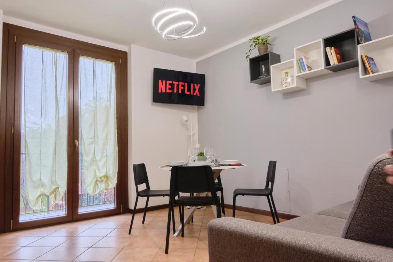 10' From Malpensa Casa Moderna, Netflix & Wi-Fi Lägenhet Casorate Sempione Exteriör bild