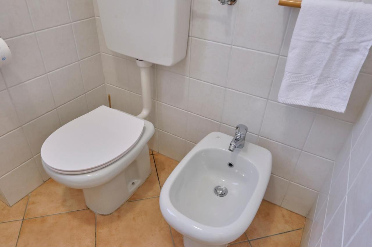 10' From Malpensa Casa Moderna, Netflix & Wi-Fi Lägenhet Casorate Sempione Exteriör bild
